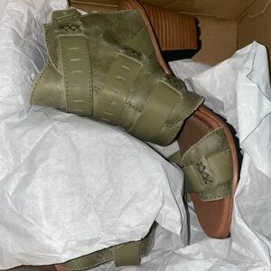 Brand new beautiful Rust Green sporty heel shoes
